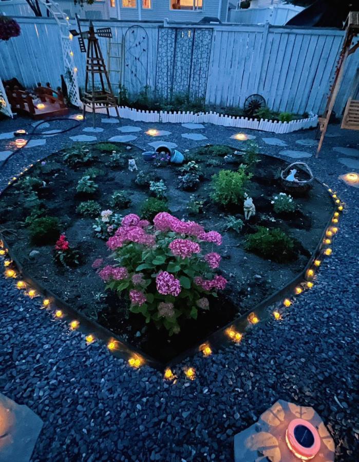 Elegant Garden Suite&2Mins Bus Station Close Lrt& Free Parking YYC Esterno foto