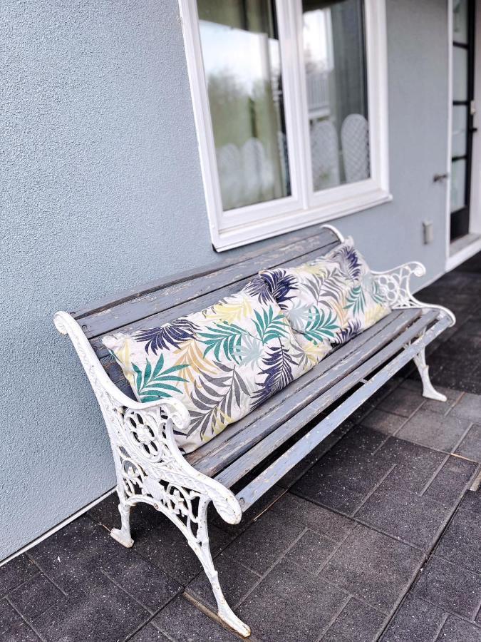 Elegant Garden Suite&2Mins Bus Station Close Lrt& Free Parking YYC Esterno foto