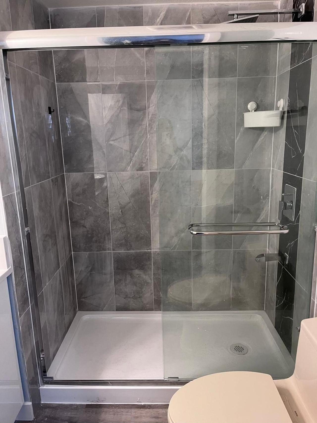 Elegant Garden Suite&2Mins Bus Station Close Lrt& Free Parking YYC Camera foto